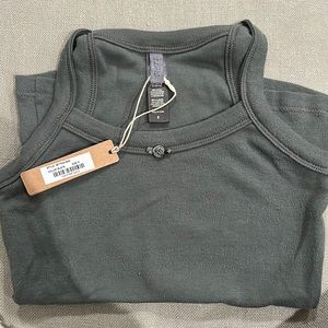 Brand new SKIMS logo kids tank slate color